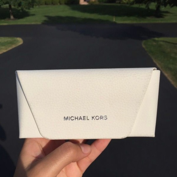 Oversized Michael Kors Sunglasses (lightweight) - Picture 2 of 5